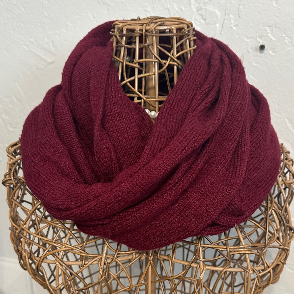H&M Elegant Burgundy Knit Infinity Scarf. OS.